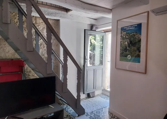 Hébergement de vacances Tour Du Rocher *