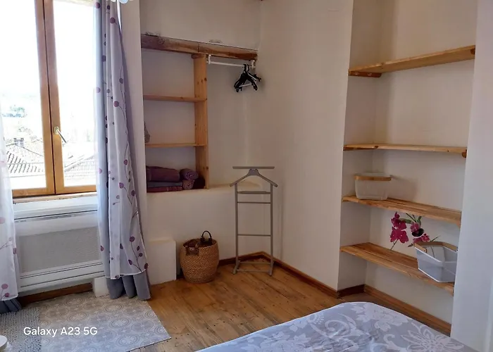 Tour Du Rocher 度假居 *