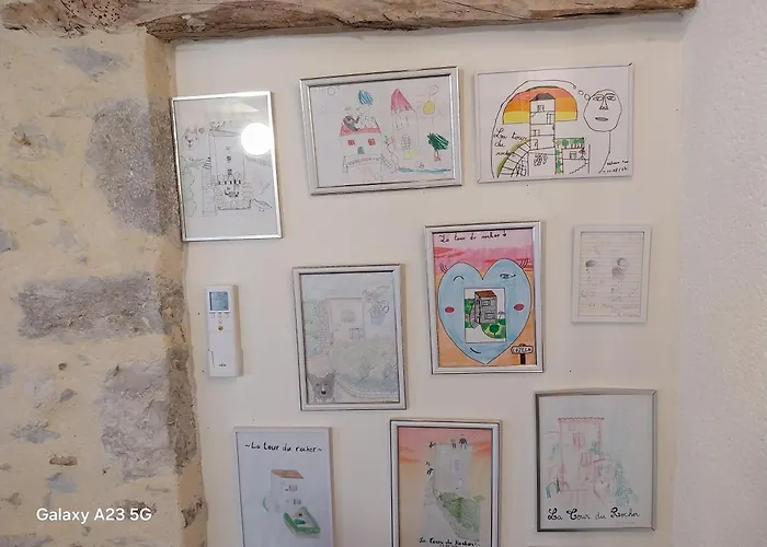 Tour Du Rocher 度假居 *